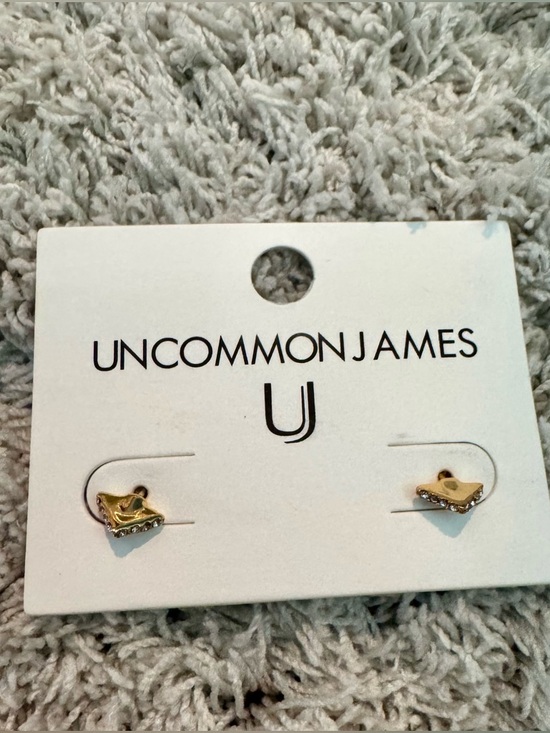 Uncommon James Jewelry - NWT Uncommon James Gold Arrow stud earrings